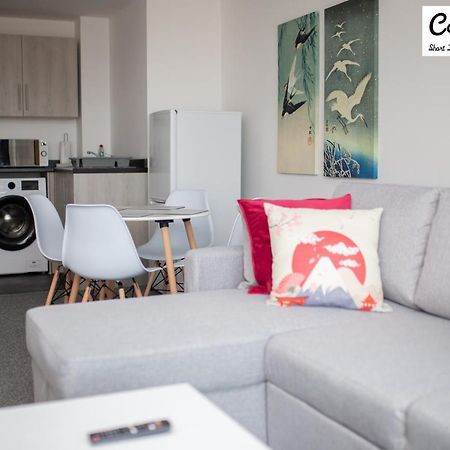 Cocooonstays Short Lets & Accommodation Слау Екстериор снимка