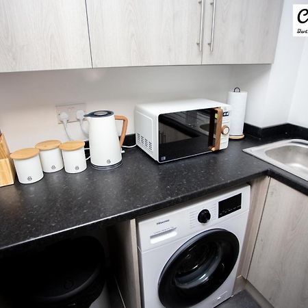 Cocooonstays Short Lets & Accommodation Слау Екстериор снимка