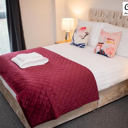 Cocooonstays Short Lets & Accommodation Слау Екстериор снимка